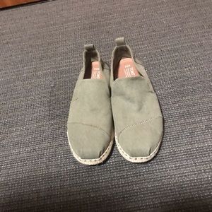 Olive washed canvas men’s Toms